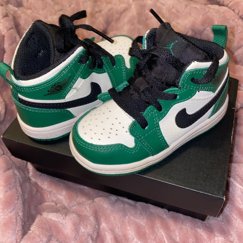 Baby Jordan 1 mid